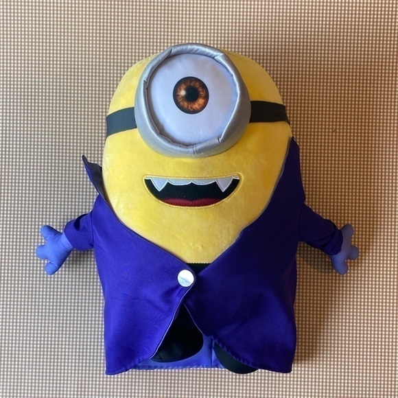 Despicable Me Halloween Dracula Minion Plush. LARGE - Picture 1 of 13